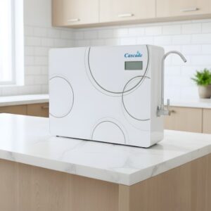 เครื่องกรอง cascade กล่องสีขาว บนเคาท์เตอร์
